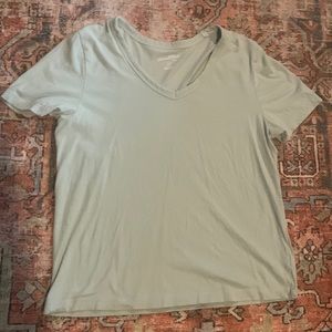 Universal thread sage green short sleeve tee